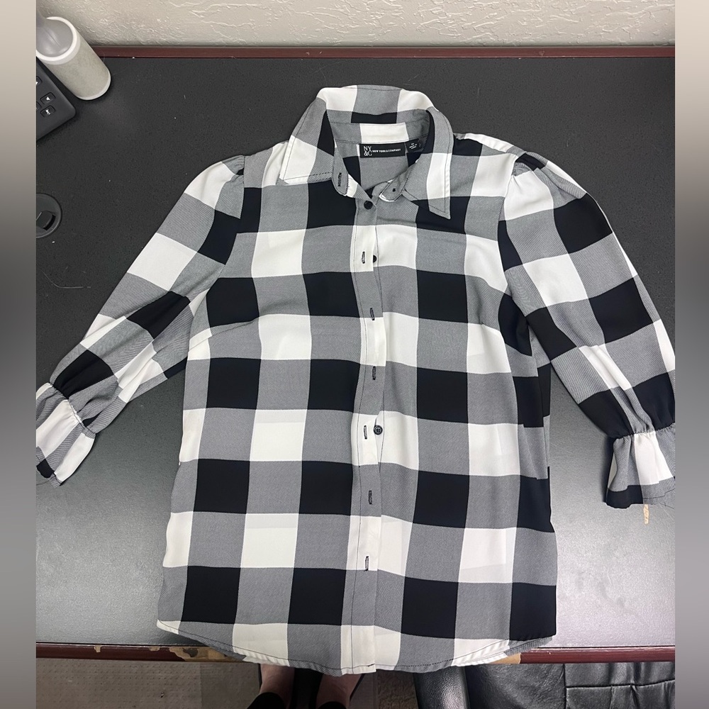 New York & Company Medium black and White button up top